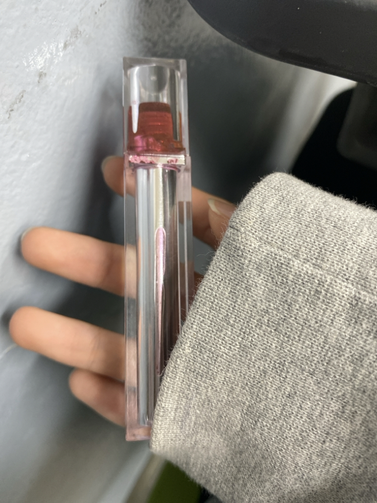 露伊水光润泽唇彩 [07 粉红色]的真实用户使用照片