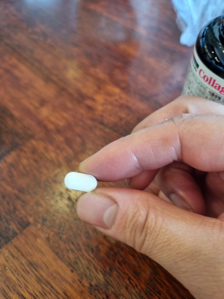 HOLIDAYS Collagen White review image