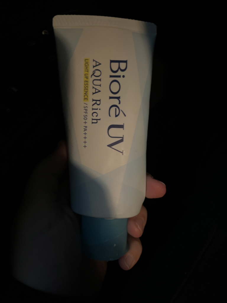 (海外）Yubui Aqua Rich Light Up Essence [SPF50+/PA++++]的真实用户使用照片