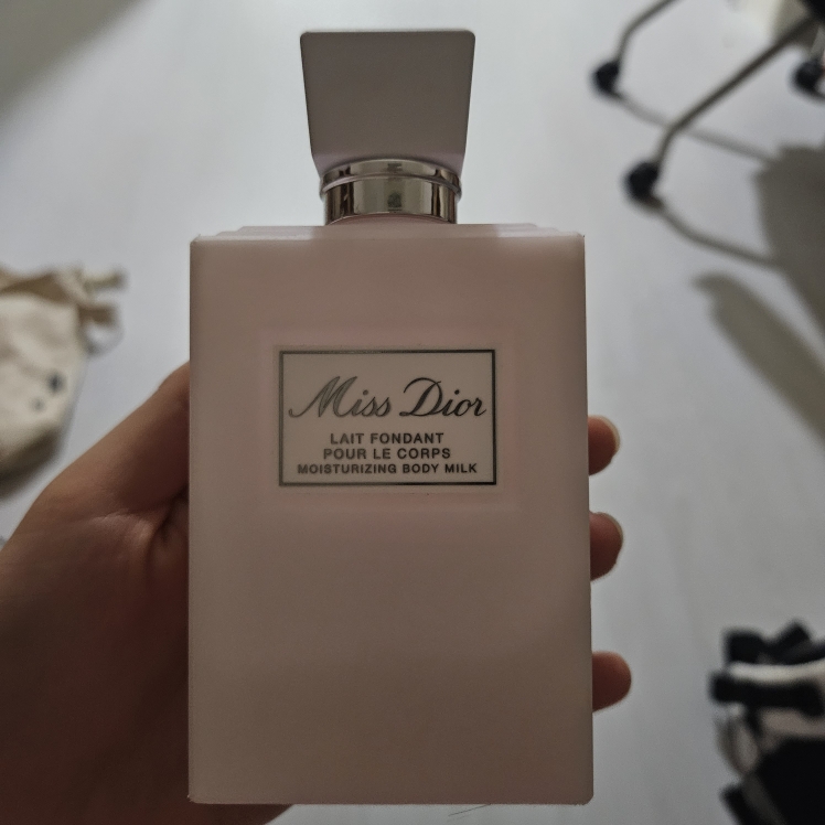 Dior Miss Dior Moisturizing Body Milk Reviews | Hwahae