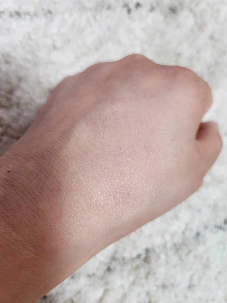 光滑哑光护垫 [SPF50+/PA+++] [N21]的真实用户使用照片