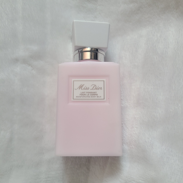 Dior Miss Dior Moisturizing Body Milk Reviews | Hwahae