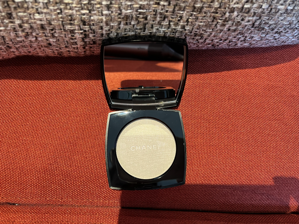 샤넬 (CHANEL) 뿌드르 뤼미에르 하이라이팅 파우더 [40 화이트오팔] review image