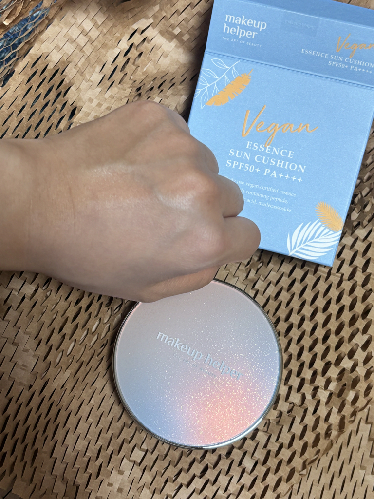 메이크업헬퍼 (MAKEUPHELPER) 비건 에센스 톤업 선쿠션 [SPF50+/PA++++] review image