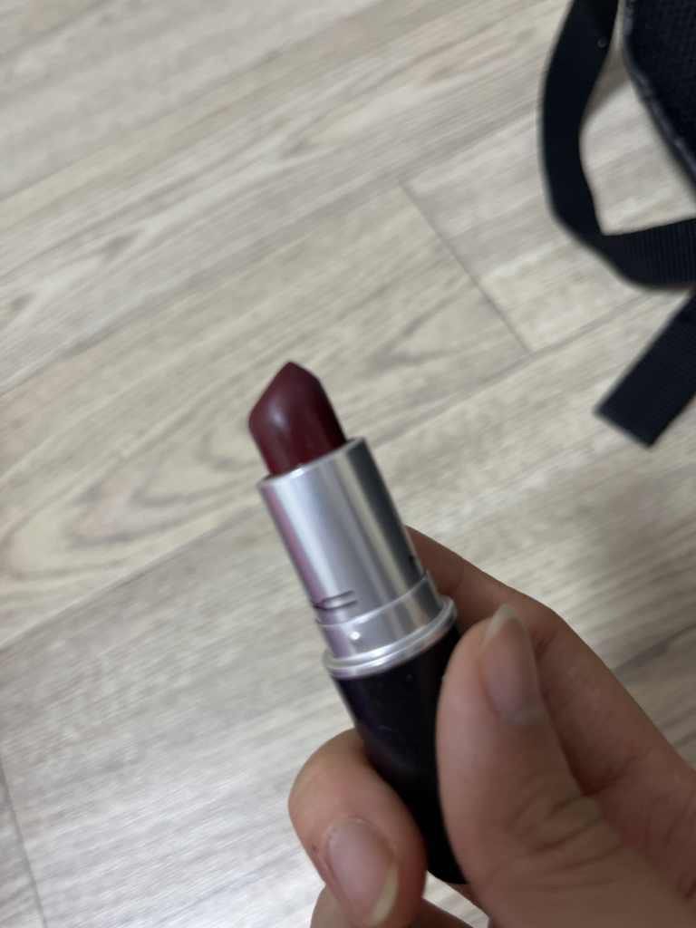 MAC Matte Lipstick [Diva] review image