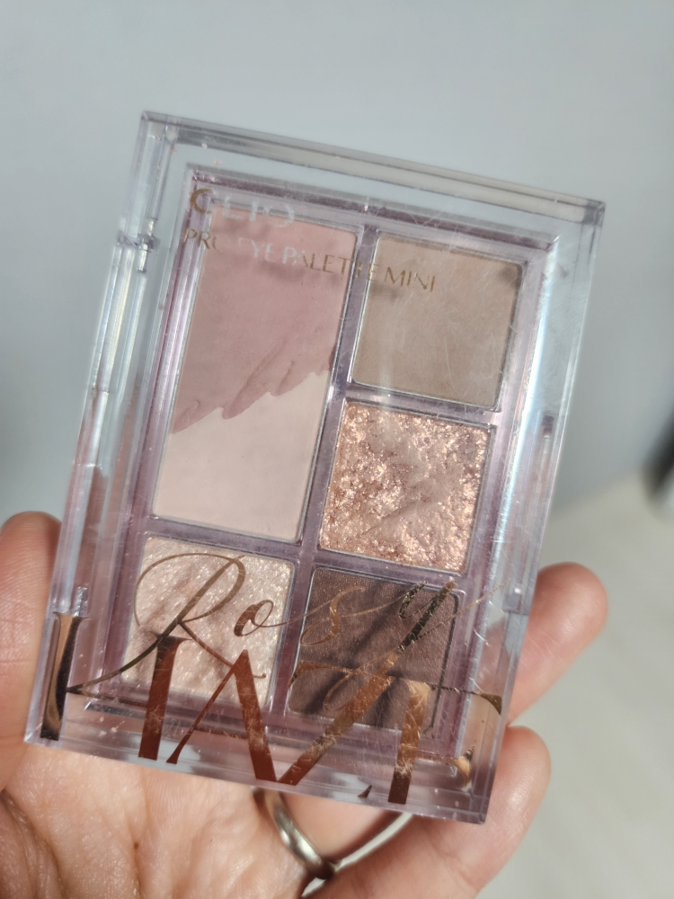 Real user review photo of Pro Eye Palette Mini [02 Rosy Haze]
