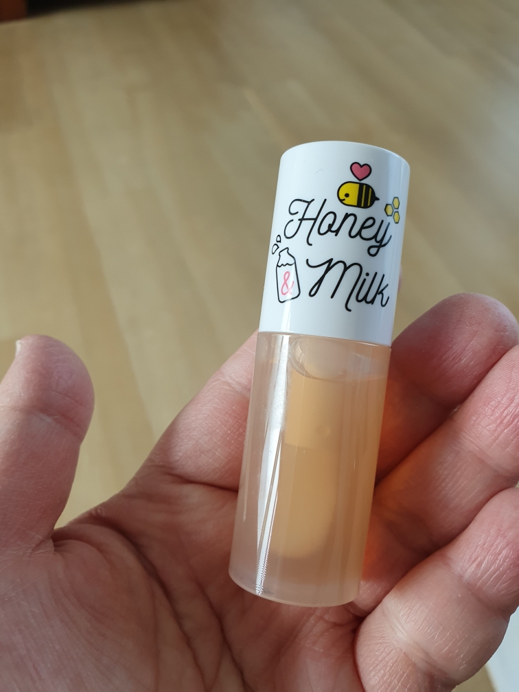 蜂蜜牛奶唇油的真实用户使用照片