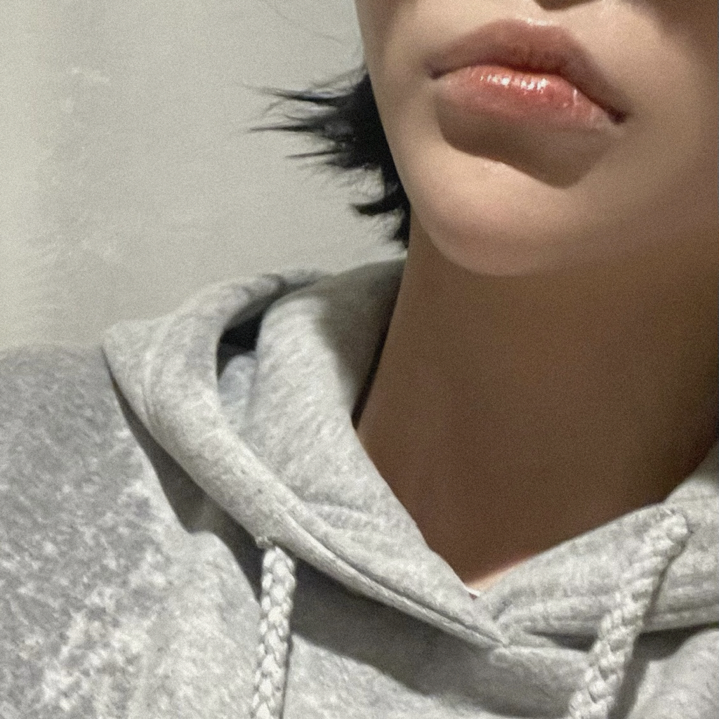 电光笔墨集 水彩心情 发光唇彩 [9号 心尖偷心贼]的真实用户使用照片