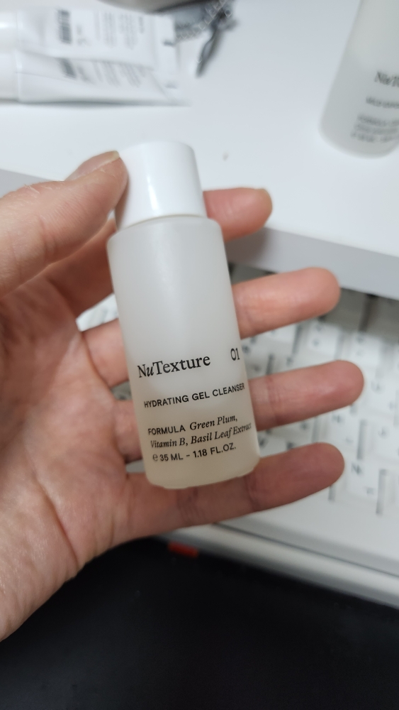 누텍스처 (NuTexture) 하이드레이팅 젤 클렌저 review image