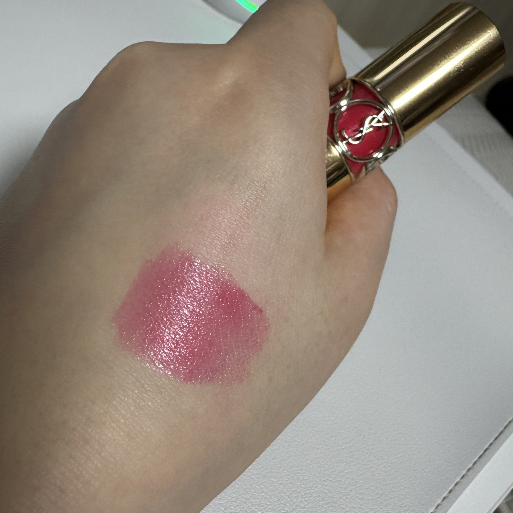 입생로랑뷰티 (YVESSAINTLAURENTBEAUTY) 루쥬 볼륍떼 샤인 [45호 루쥬턱시도] review image