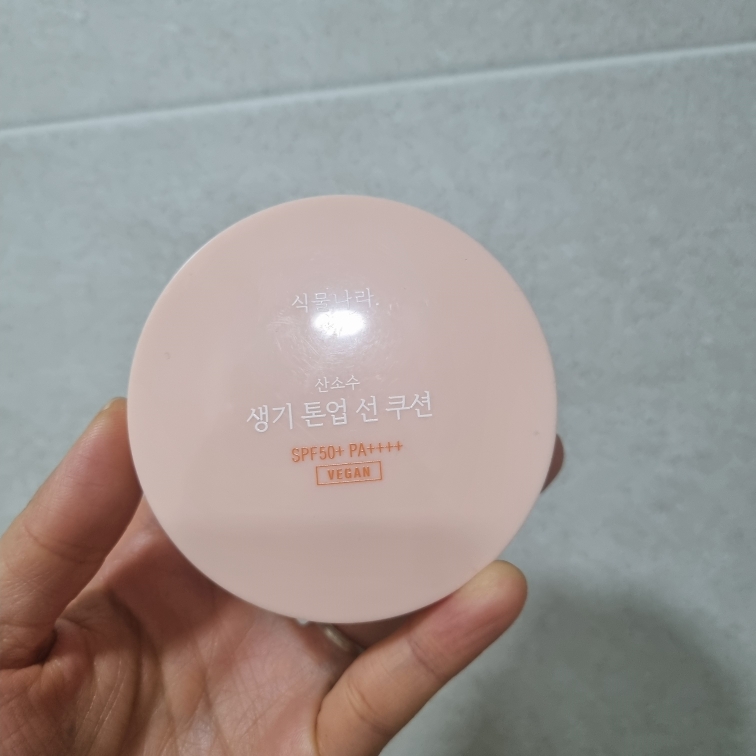 Real user review photo of Oxygen Aquatic Tone Up Sun Cushion [SPF50+/PA++++] [02 Vitality Peach]