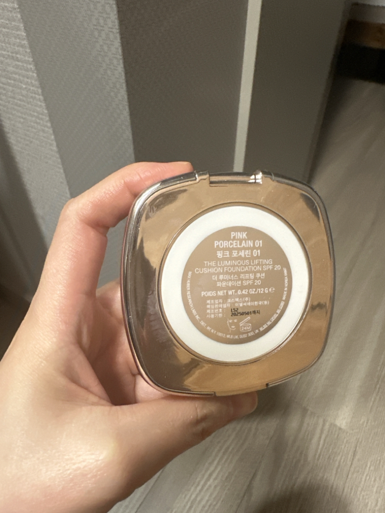 光感提拉粉底液 [SPF20/PA+++] [粉瓷色］的真实用户使用照片