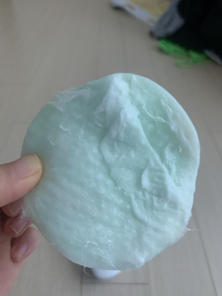 它是一款纯素食白柏舒缓修护面膜的真实用户使用照片