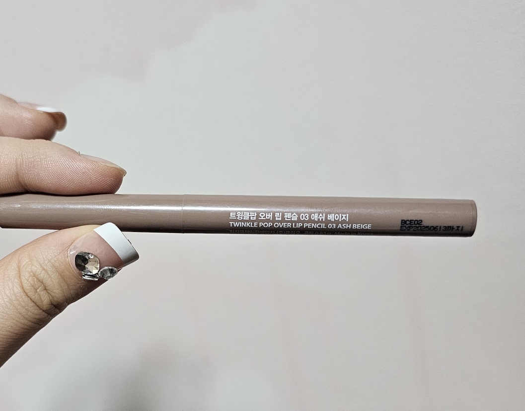 트윙클팝 (TWINKLEPOP) 오버 립 펜슬 [03 애쉬베이지] review image