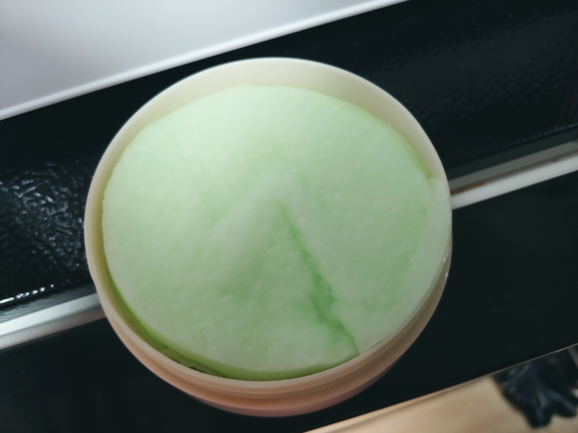它是一款纯素食白柏舒缓修护面膜的真实用户使用照片