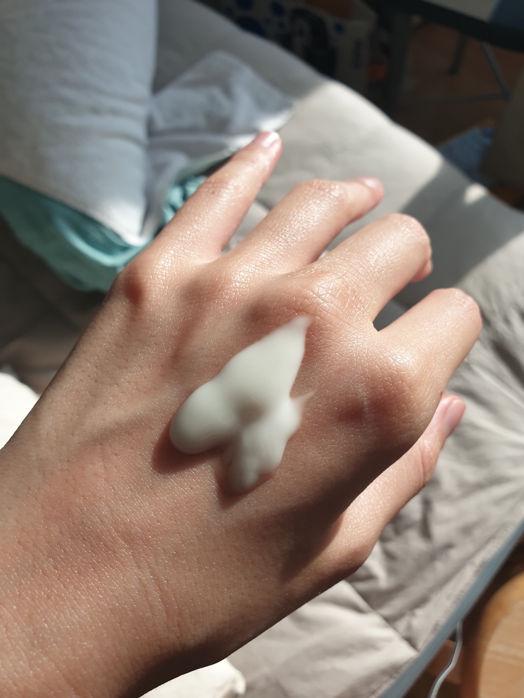 菲诗小铺 德特拉皮维根保湿防晒精华液 [SPF50+/PA++++] common.review image