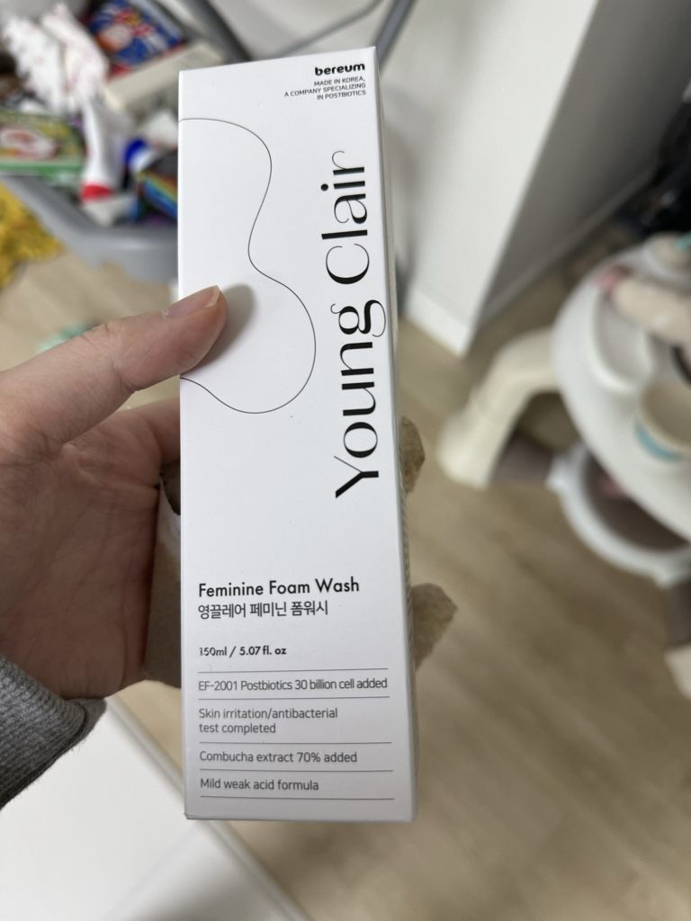 女性泡沫清洗剂的真实用户使用照片