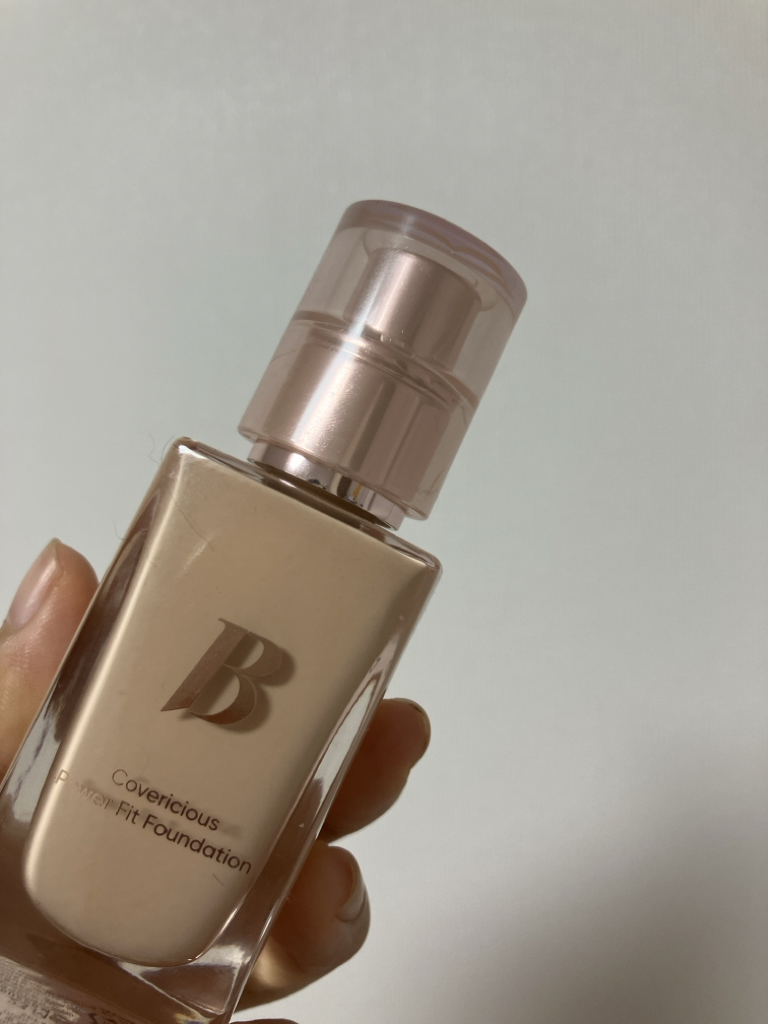 覆盖力强大的持久粉底液 [SPF45/PA++] [23 中度]的真实用户使用照片
