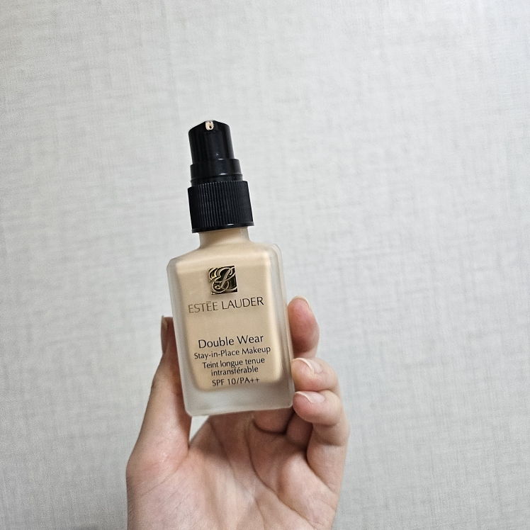 双重持久粉底液 [SPF10/PA++] [1W0 暖白瓷]的真实用户使用照片