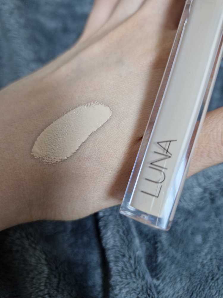 Real user review photo of Long Lasting Tip Concealer Fixing Fit [SPF34/PA++] [No. 1 Vanilla]