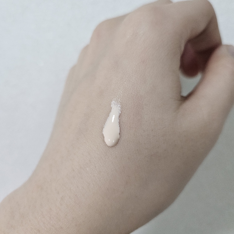 二次肤色提亮底霜 [SPF50+/PA++++] [浅粉色]的真实用户使用照片