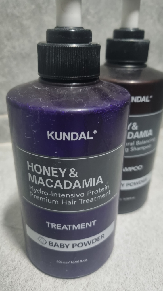 Real user review photo of Honey & Macadamia Protein Hair Treatment Baby Powder [Baby Powder]