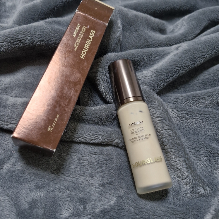 HOURGLASS Ambient Soft Glow Foundation [No.2] review image