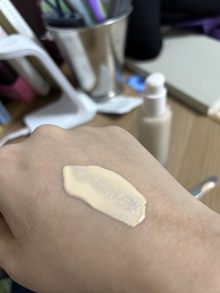 水丝绒遮瑕粉底液 [SPF30/PA+++] [23号 米色]的真实用户使用照片