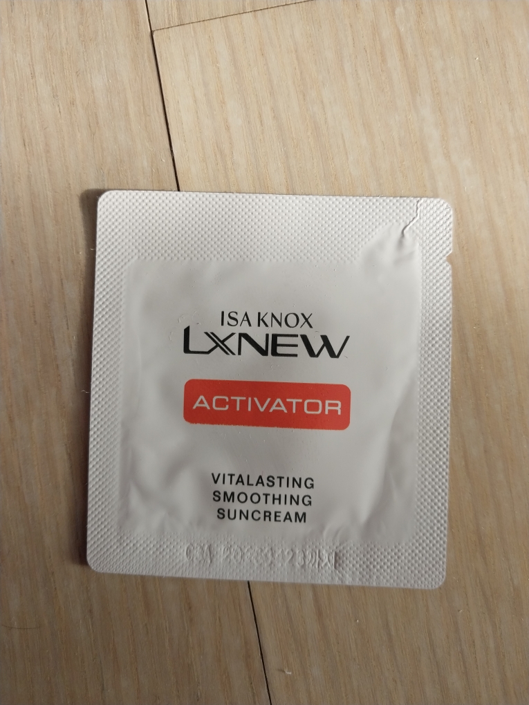 이자녹스 (ISAKNOX) LXNEW 비타래스팅 스무딩선 [SPF50+/PA++++] review image
