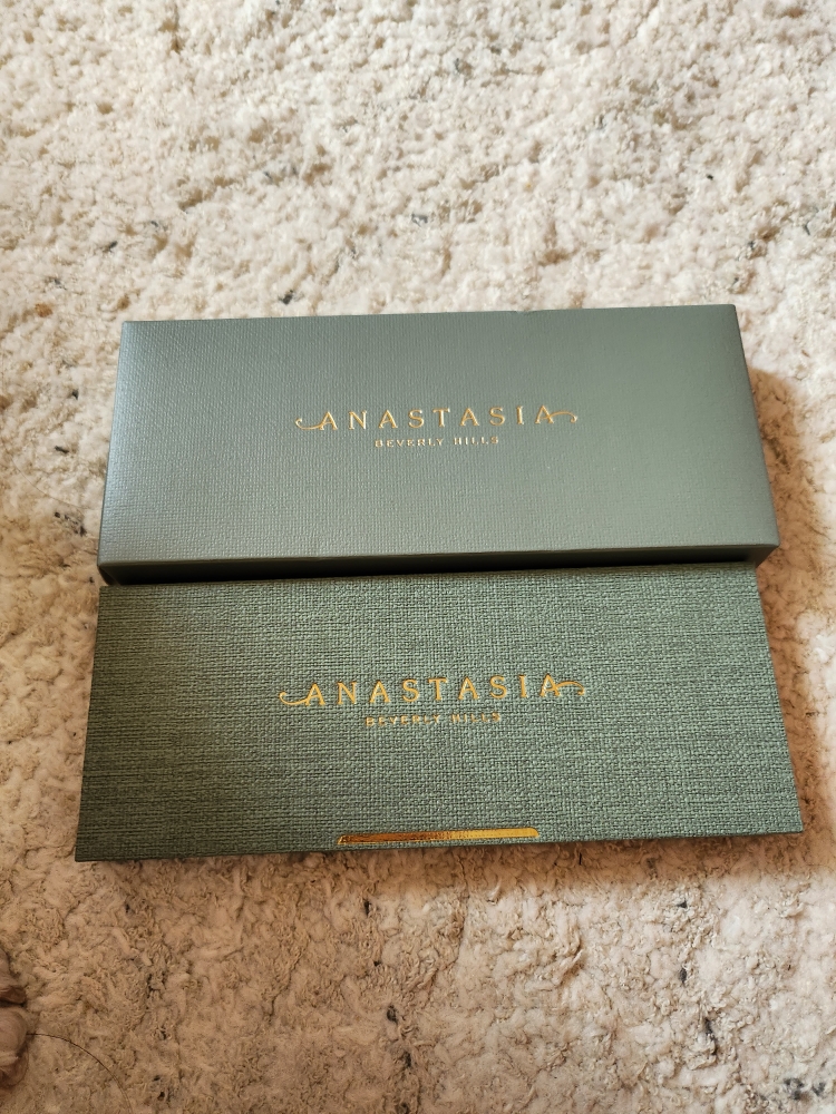 아나스타샤베버리힐즈 (ANASTASIABEVERLYHILLS) 누보 아이 섀도우 앤 프레스드 피그먼트 팔레트 review image