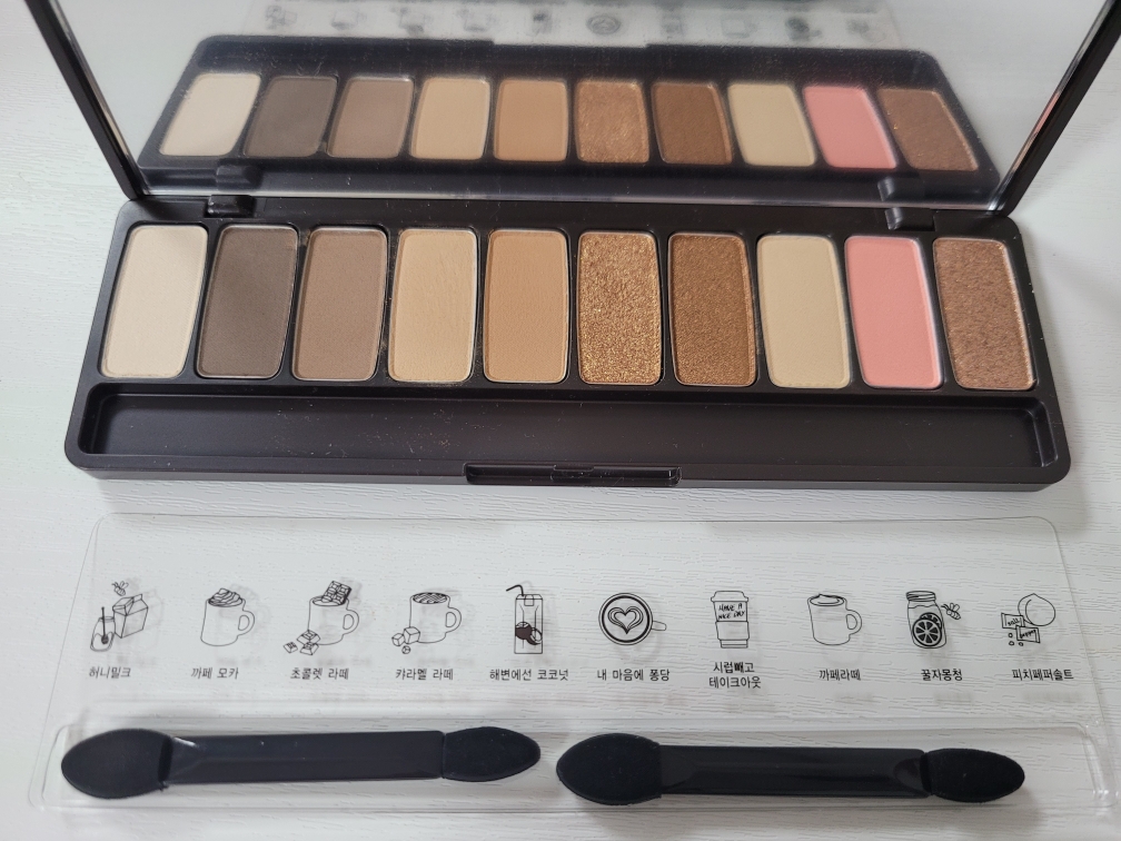 Real user review photo of Play Color Eyes [#in-the-cafe]
