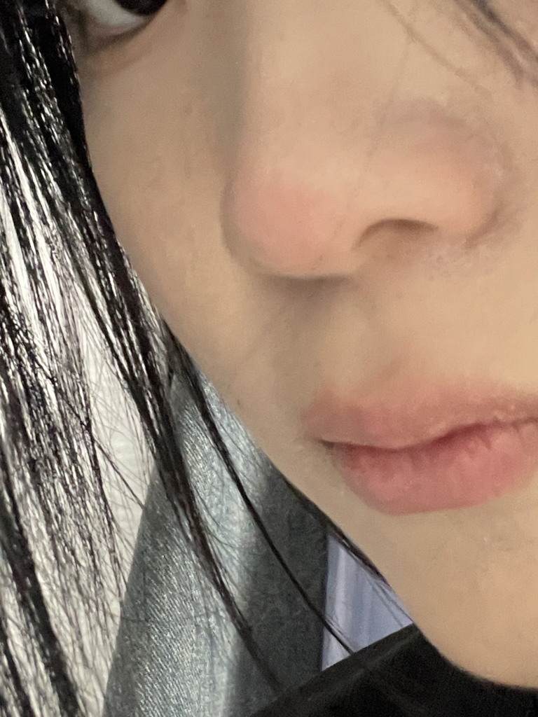 面膜贴合红色靠垫 [SPF40/PA++] [17C 瓷色］的真实用户使用照片