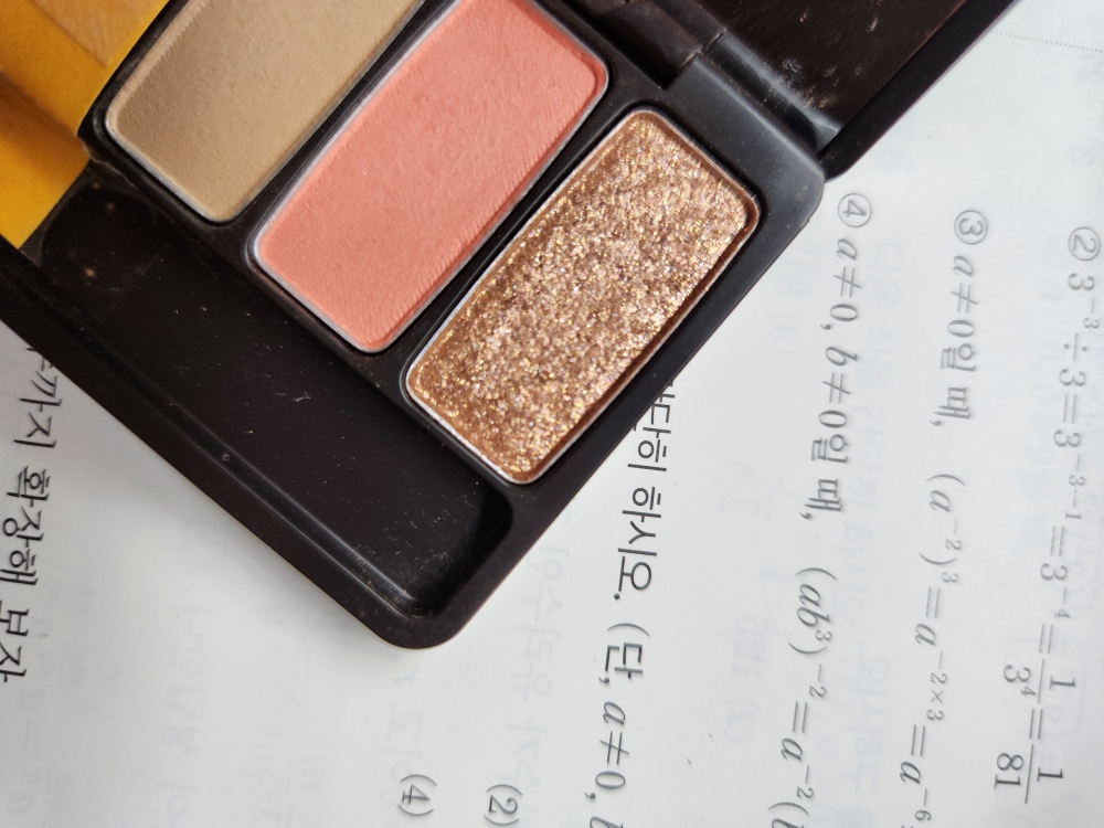Real user review photo of Play Color Eyes [#in-the-cafe]