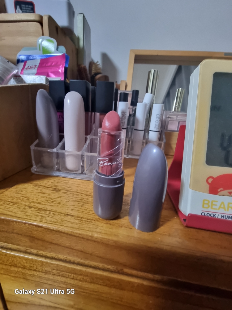 YULIP Hydrating Lipstick [Superstar] review image