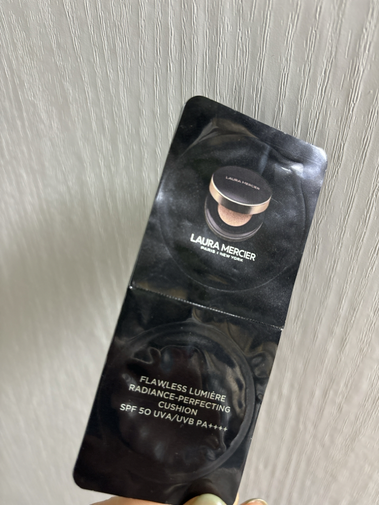 로라메르시에 (LAURAMERCIER) 플로리스 뤼미에르 래디언스-퍼펙팅 쿠션 [SPF50/PA+++] [1N1 크림] review image