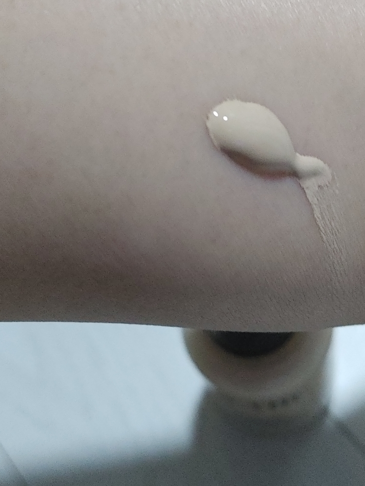 어시크 (ACHIC) 아티스트 퀸 커버핏 리퀴드 파운데이션 [SPF48/PA++] [01 뉴트럴바닐라] review image