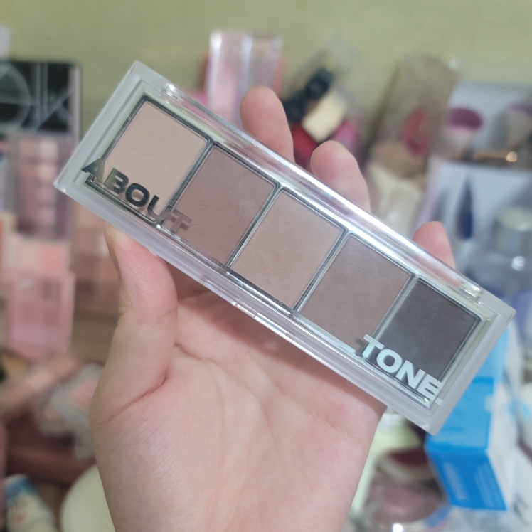어바웃톤 (ABOUT_TONE.) 리턴 투 베이직 섀도우 팔레트 [06 던] review image