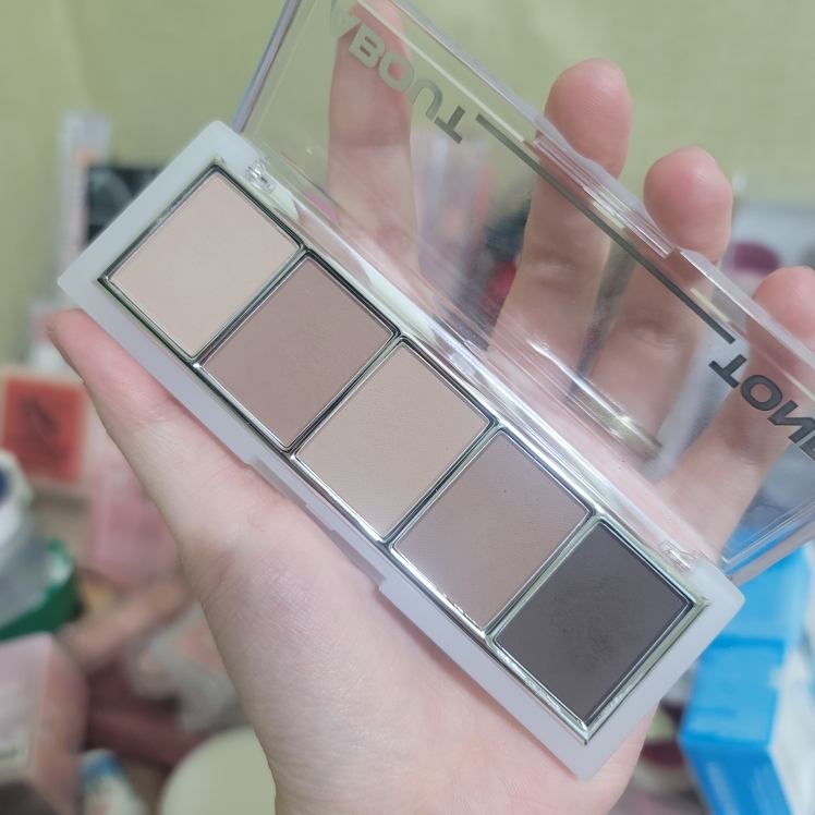어바웃톤 (ABOUT_TONE.) 리턴 투 베이직 섀도우 팔레트 [06 던] review image