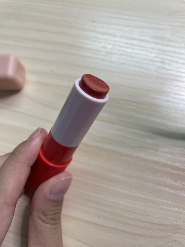 纯净糖果色唇膏 [03 苹果苹果苹果]的真实用户使用照片