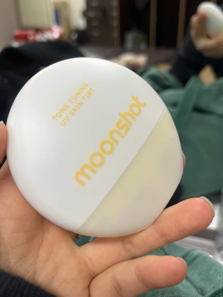 문샷 (moonshot) 톤 튜닝 UV 스킨 틴트 [SPF50+/PA++++] [01 풀문페일] review image