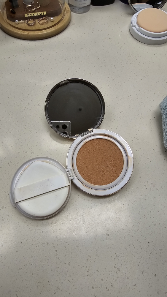 미샤 (MISSHA) 글로우 쿠션 [SPF40/PA++] [21호 페어] review image