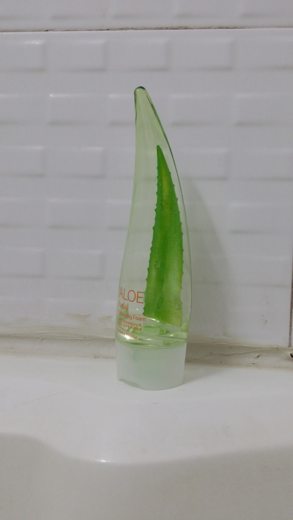 홀리카홀리카 (HOLIKAHOLIKA) 알로에 페이셜 클렌징 폼 review image