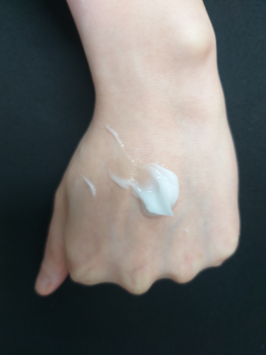 强效保湿乳液的真实用户使用照片
