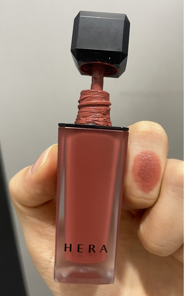 HERA Sensual Powder Matte Liquid [No. 499 Rosy Suede] review image