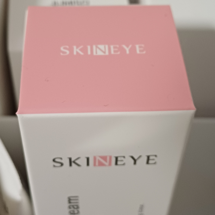 스킨아이 (SKINEYE) 화이트닝 엔젤 톤업 크림 review image