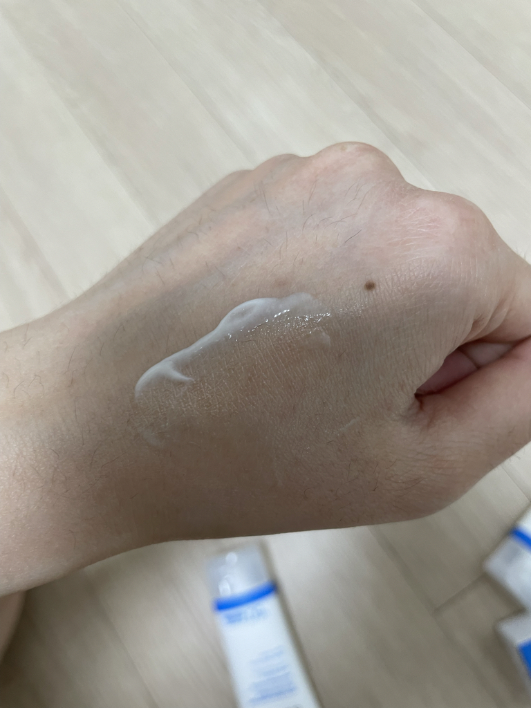 에이솔루션 (asolution) 히알루론 수분 마일드 선크림 [SPF50+/PA++++] review image