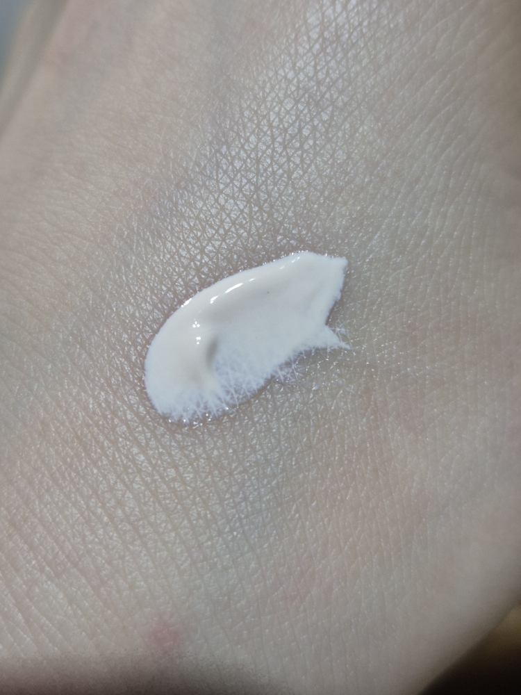 엑소리쥬 (EXOREJU) 브라이트닝 선크림 [SPF50+/PA++++] review image