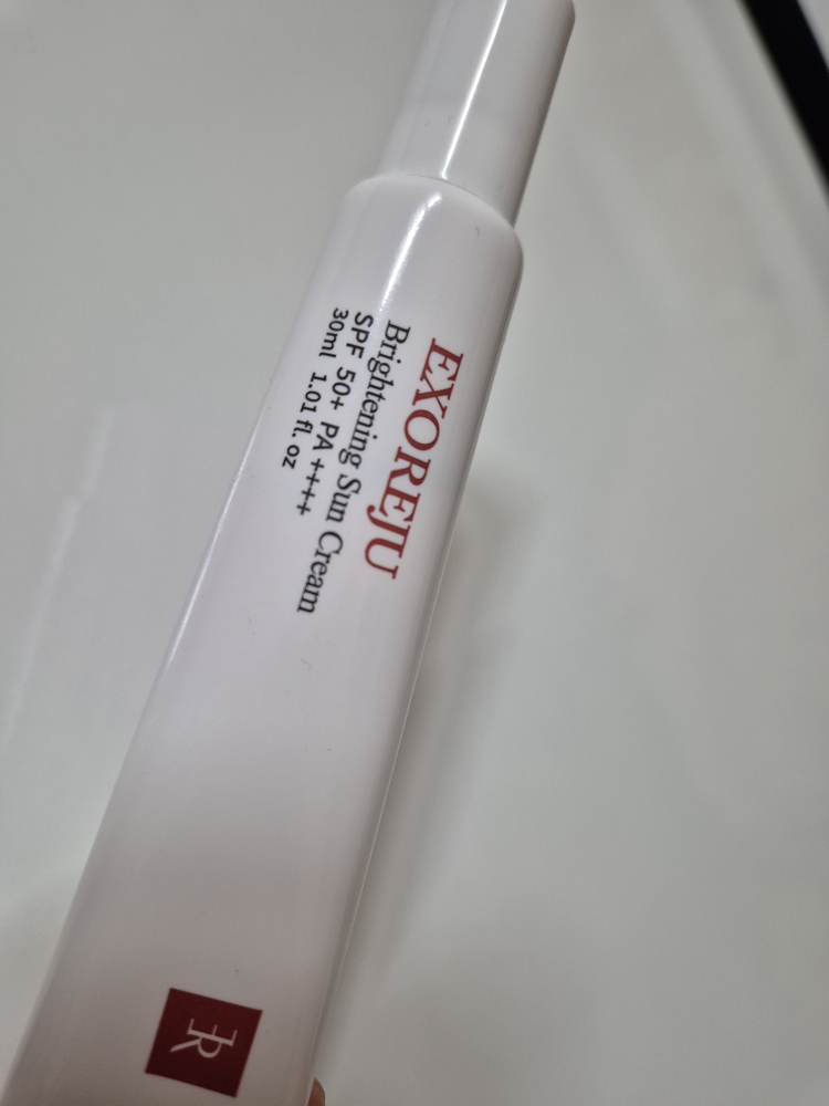 엑소리쥬 (EXOREJU) 브라이트닝 선크림 [SPF50+/PA++++] review image