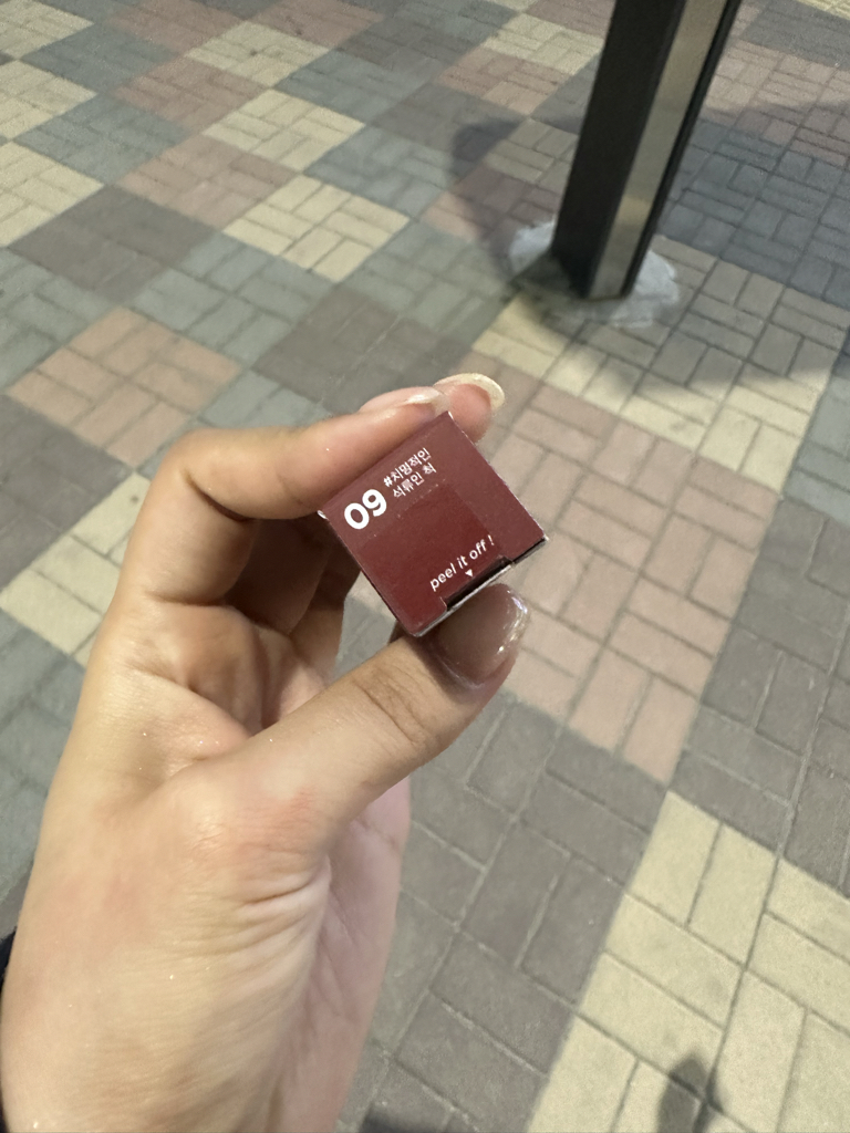 릴리바이레드 (lilybyred) 무드라이어 벨벳틴트 [6호 치명적인석류인척] review image
