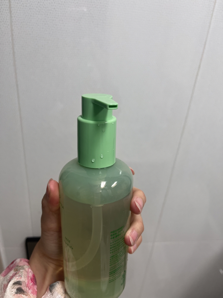 ROUNDAROUND 舒缓绿茶保湿洁面油 common.review image
